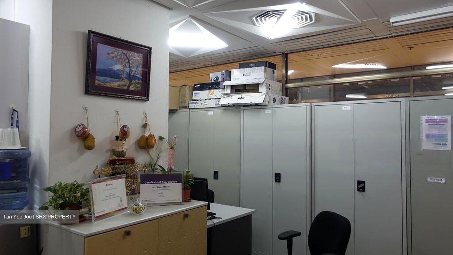 Peninsula Shopping Complex (D6), Office #456331751